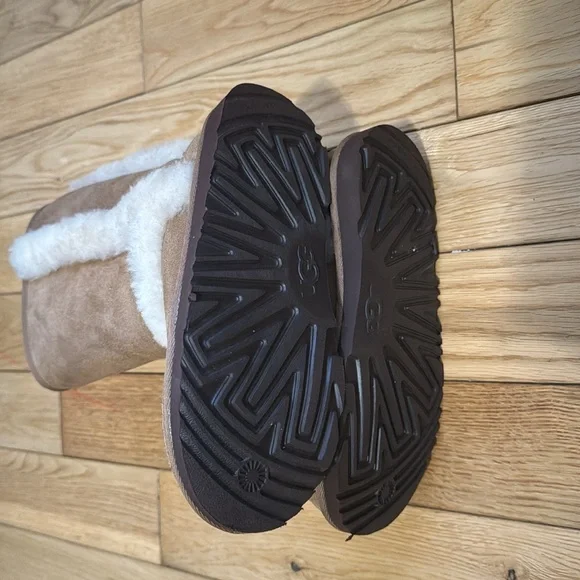 Brand new kids uggs size 2